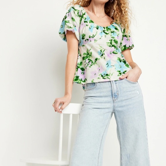 NWT OLD NAVY Waist-Defined V-Neck Top Color: White Floral - Picture 4 of 7